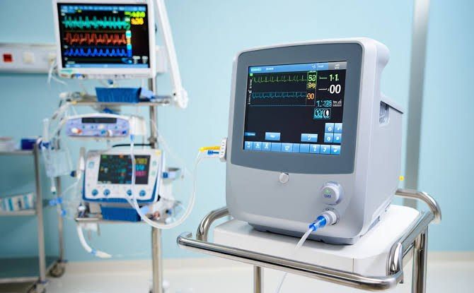 مانیتور علائم حیاتی در خدمات تخصصی پرستاری در منزل